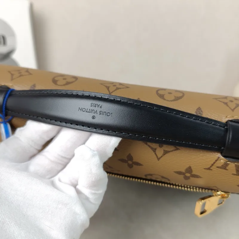 Louis Vuitton Crossbody Bag Pochette Métis Monogram Colorblock PVC Medium 25 × 7 × 19 cm — detail view 7 of 16