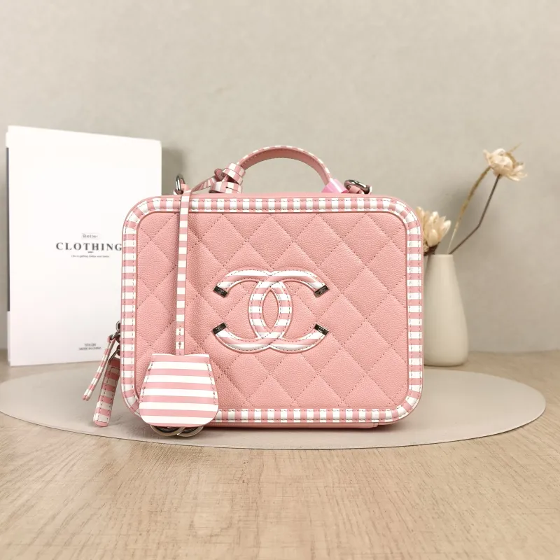 Chanel Crossbody Bag CC Filigree Vanity Cosmetic Bag White Grained Calfskin Medium21 × 8 × 16 cm