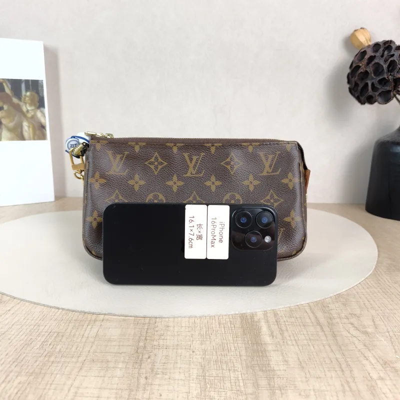 Louis Vuitton Shoulder Bag Pochette Accessoires Monogram PVC One Size22 × 4 × 13 cm — cover view 3 of 5