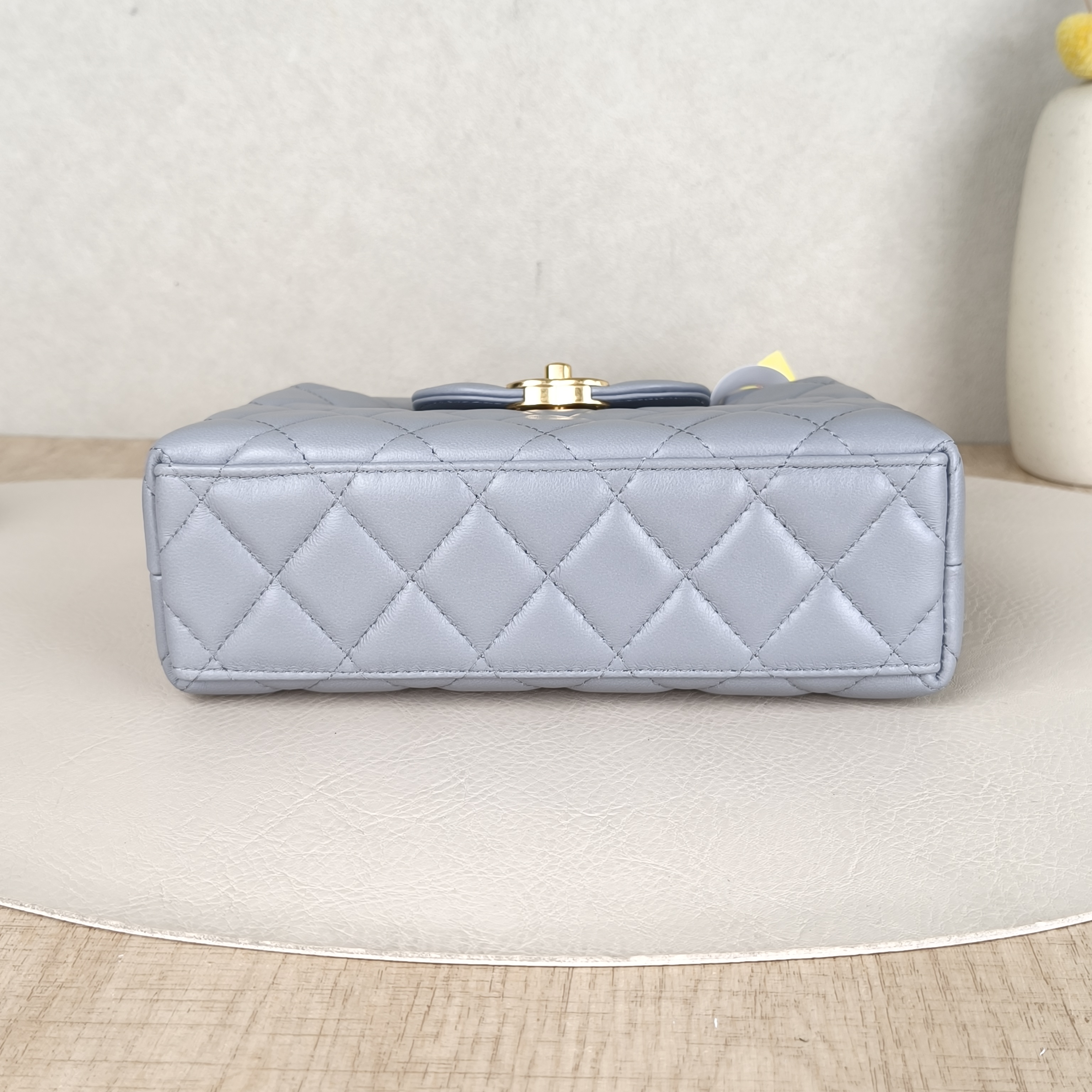 Chanel Crossbody Bag Kelly Grey Lambskinmini19 × 7 × 13 cm — cover view 4 of 5
