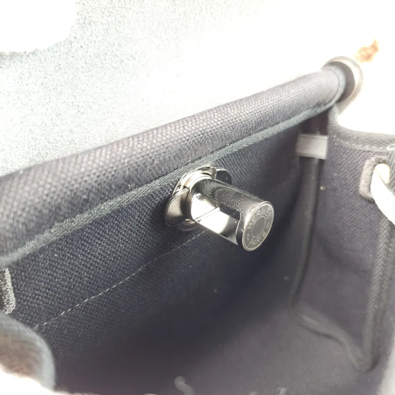Hermès Crossbody Bag Herbag Zip 20 Black Canvas Mini 20.5 × 7 × 16.5 cm G — detail view 6 of 15