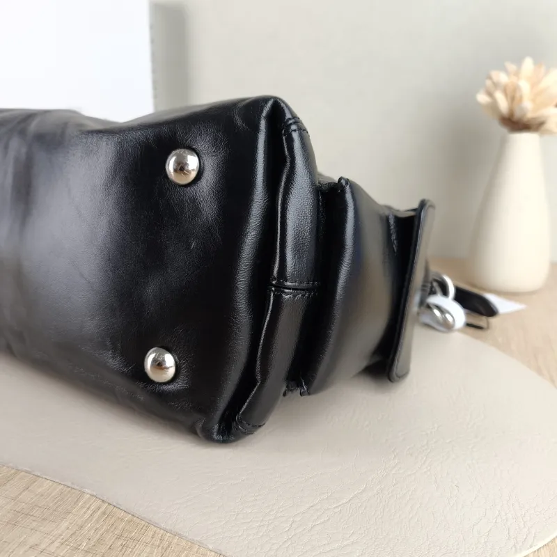 Louis Vuitton Crossbody Bag Black SL ambskin Small 33.5 × 15 × 23 cm — detail view 1 of 11