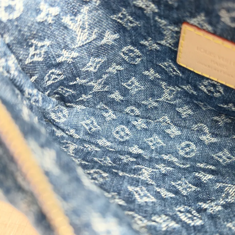 Louis Vuitton Shoulder Bag Pochette Accessories Cargo One Size 23.5 × 3 × 14 cm — detail view 6 of 11