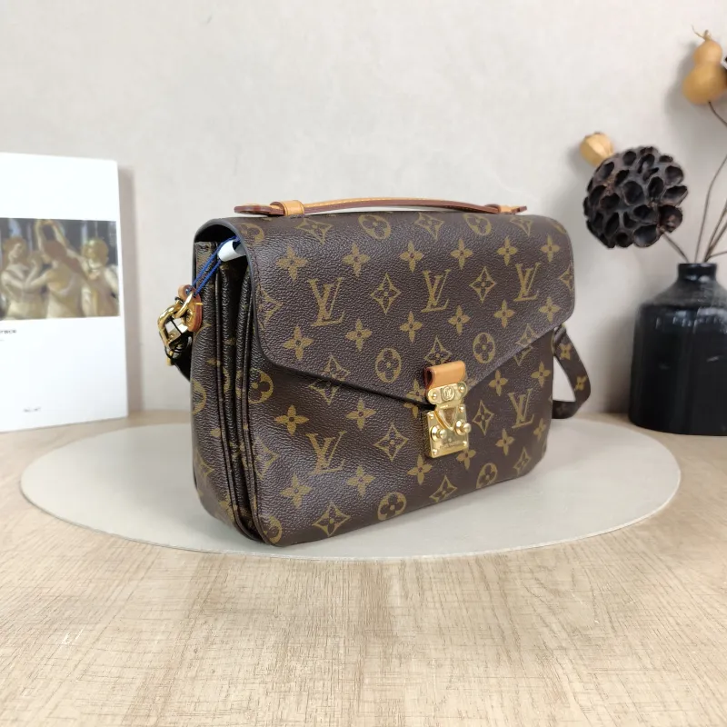 Louis Vuitton Crossbody Bag Pochette Métis Monogram PVC Medium 25 × 7 × 19 cm — cover view 3 of 6