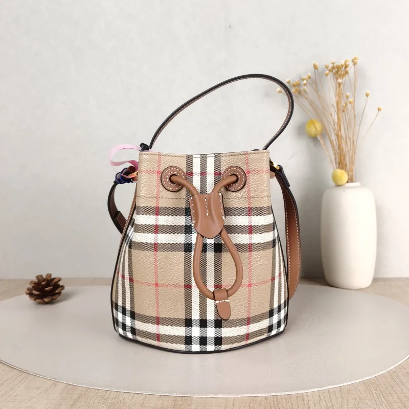 BURBERRY Crossbody Bag Bucket Bag 16.5 × 11 × 18 cm