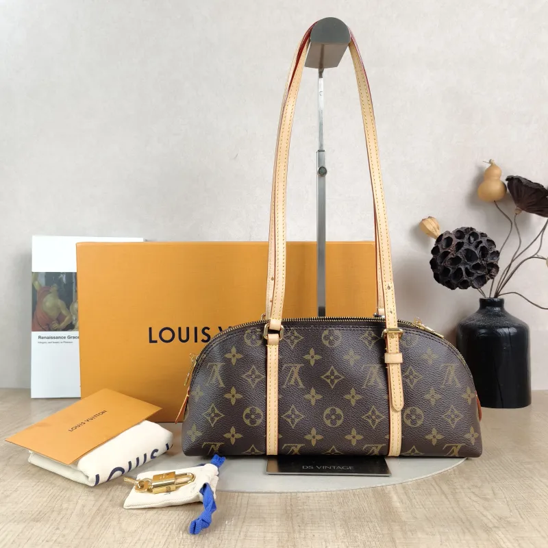 Louis Vuitton Shoulder Bag Squire East West Monogram PVC One Size29 × 8 × 14 cm — cover view 6 of 6