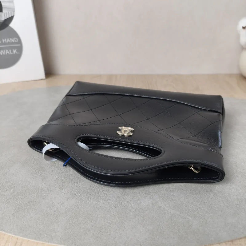 Chanel Shoulder Bag31Bag Black Waxed Leather Calfskinnano20.5 × 3.5 × 17 cm — detail view 3 of 13