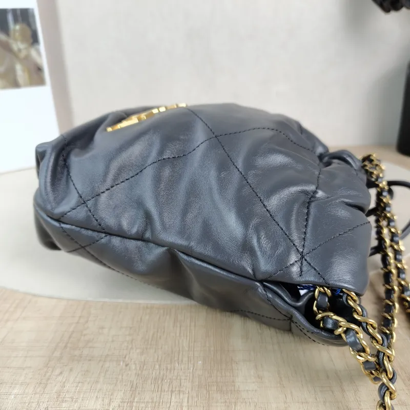 Chanel Shoulder Bag 22Bag Grey CC alfskin Mini 20 × 6 × 19 cm — detail view 2 of 9