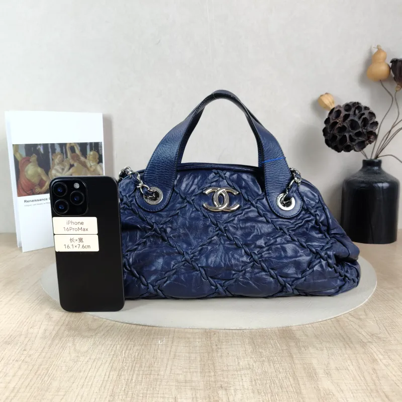 Chanel Shoulder Bag tote Blue Calfskin One Size31 × 14 × 21 cm — cover view 2 of 6
