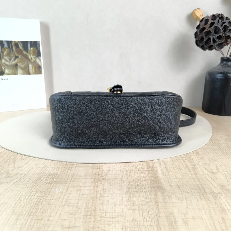 Louis Vuitton Crossbody Bag Diane Baguette Bag Black Empreinte Embossed Calfskin Small24 × 9 × 15 cm — cover view 4 of 5