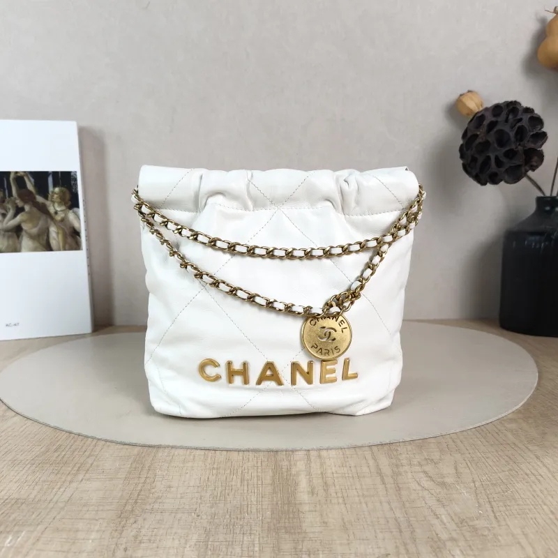 Chanel Shoulder Bag 22Bag White CC alfskin Mini 20 × 6 × 19 cm