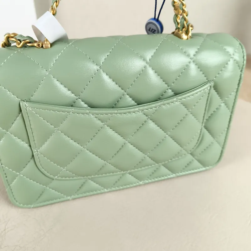 Chanel Crossbody Bag Edition woc Green Lambskin Mini 19.2 × 3.5 × 12.3 cm — detail view 13 of 13