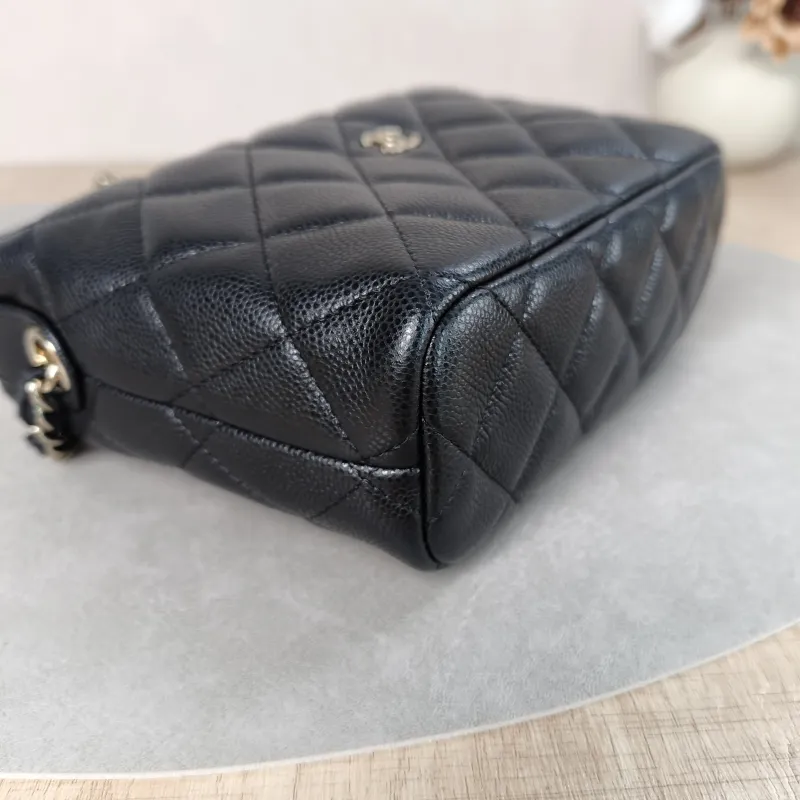 Chanel Crossbody Bag25c Vanity Case Bag Black Grained Calfskin15.5 × 6 × 12 cm — detail view 7 of 16