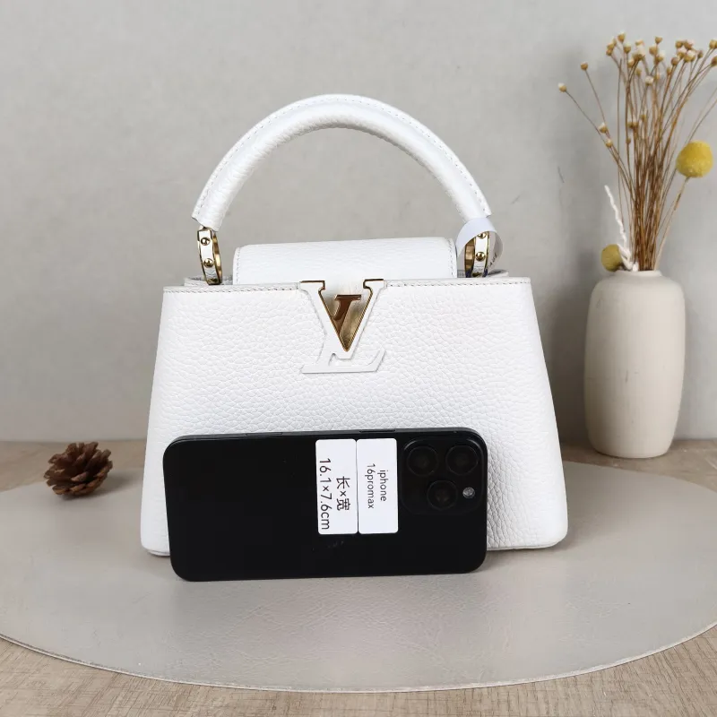 Louis Vuitton Shoulder Bag MY Capucines White Calfskin One Size 23 × 8 × 15 cm — cover view 6 of 6