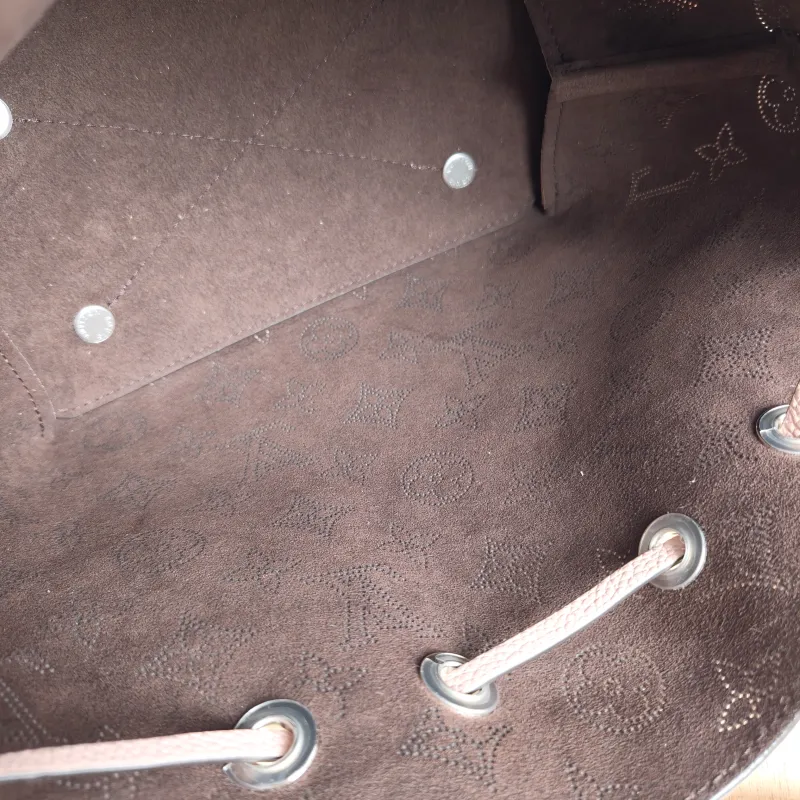 Louis Vuitton Crossbody Bag BELLA Pink Calfskin 22 × 14 × 19 cm — detail view 6 of 12