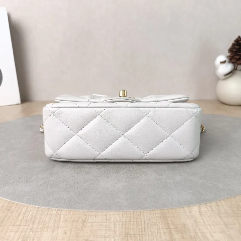 Chanel Crossbody Bag Edition White Lambskin One Size19 × 7 × 13.5 cm — cover view 5 of 6