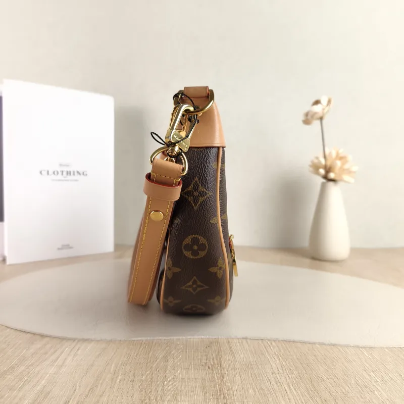 Louis Vuitton Crossbody Bag Loop Monogram PVC Small 23 × 6 × 13 cm — detail view 6 of 10