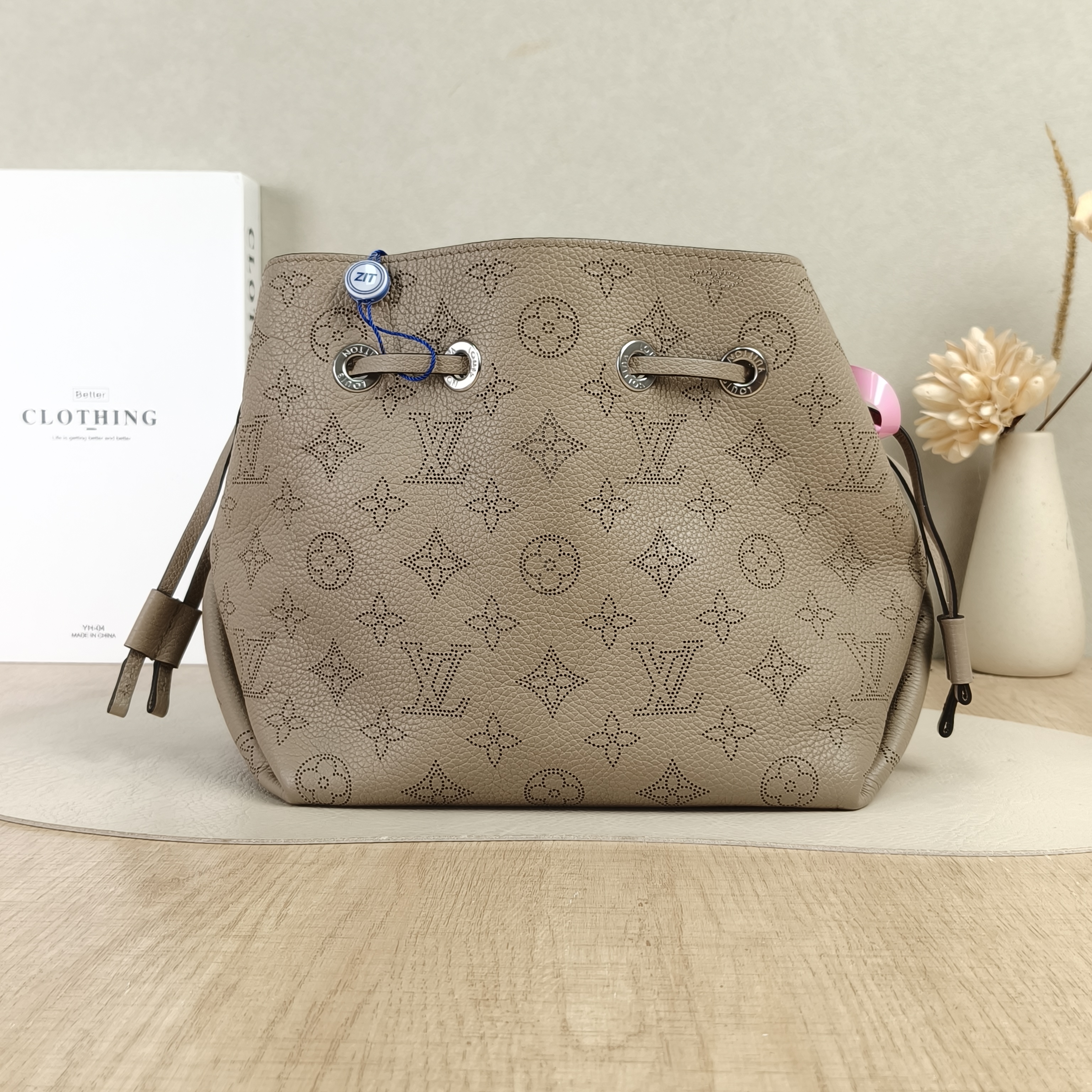 Louis Vuitton Crossbody Bag BELLA Calfskin22 × 14 × 19 cm