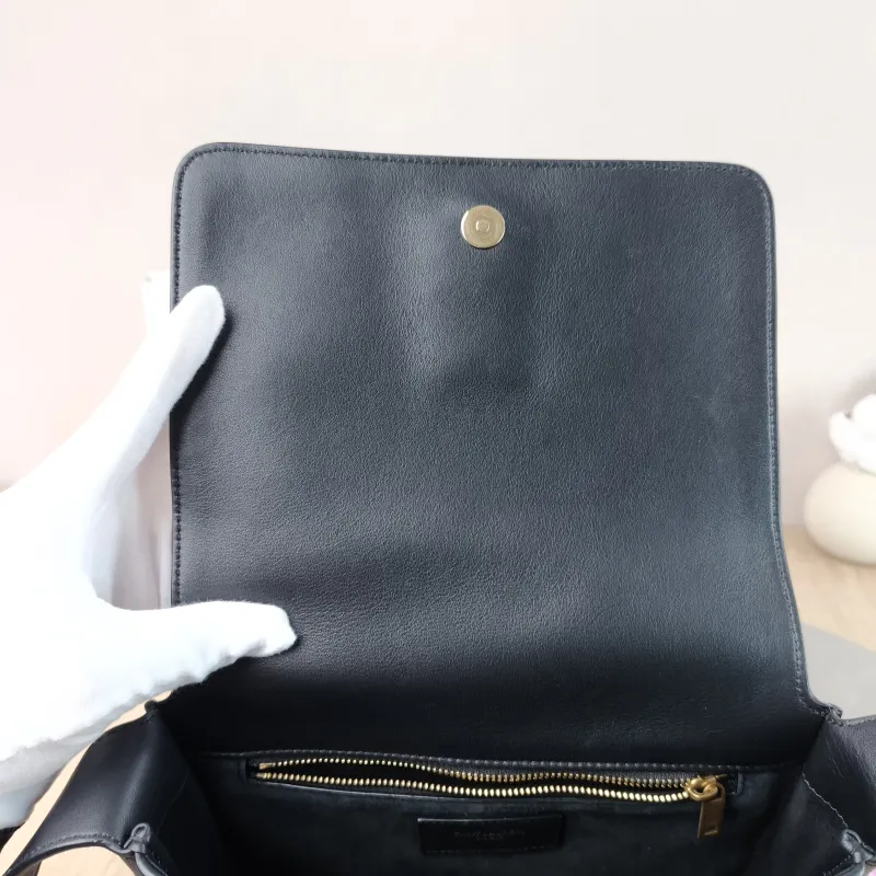 SAINT LAURENT Crossbody Bag Niki Besace Messenger Bag Black Calfskin Small 21.5 × 9.5 × 16 cm — detail view 5 of 13