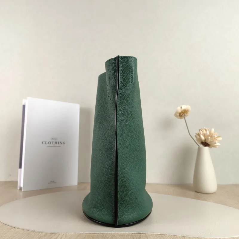 LOEWE Crossbody Bag Crossbody Bag Green Calfskin One Size 19 × 14 × 27 cm — detail view 4 of 11