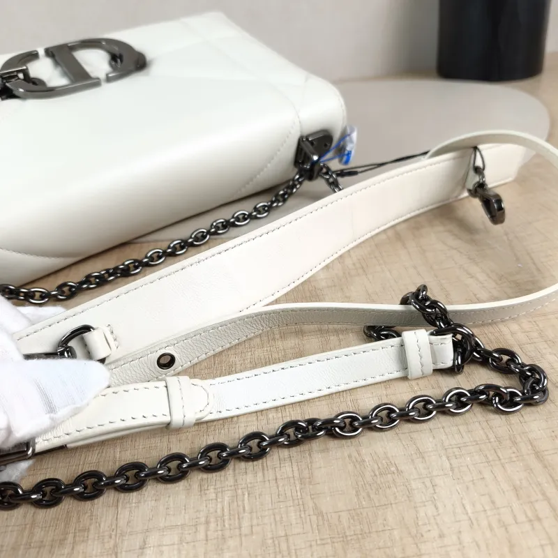 DIOR Crossbody Bag30Montaigne White Lambskin One Size25 × 8 × 15 cm — detail view 7 of 13