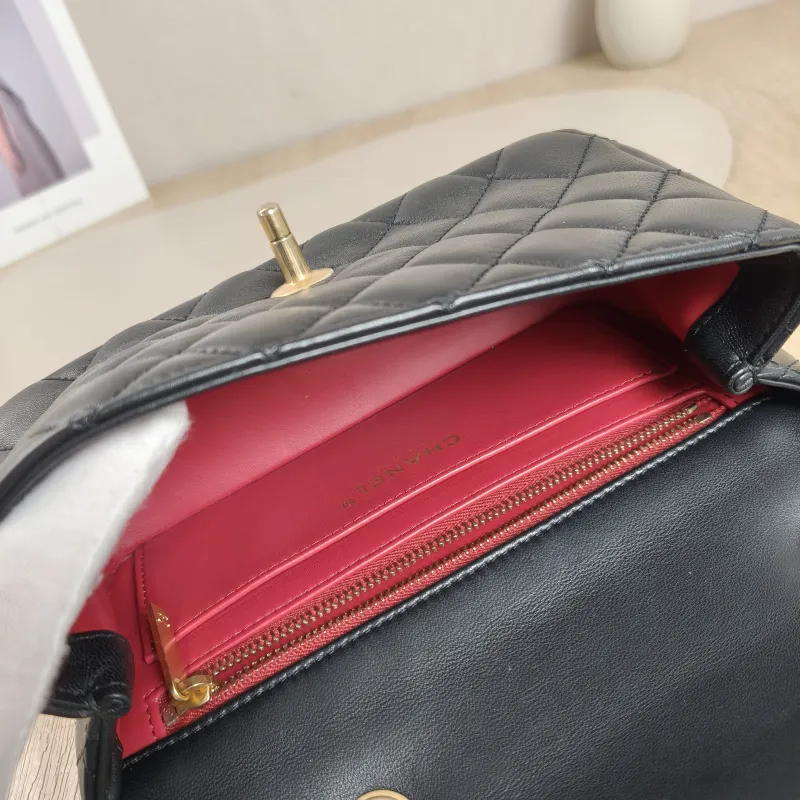 Chanel Crossbody Bag23s mini Black Lambskin mini21 × 8 × 13 cm — detail view 3 of 8