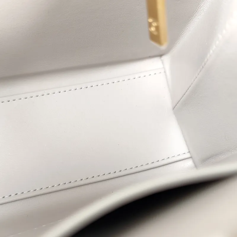 Chanel Crossbody Bag Kelly Grey Waxed Leathermini19 × 7 × 13 cm — detail view 10 of 13