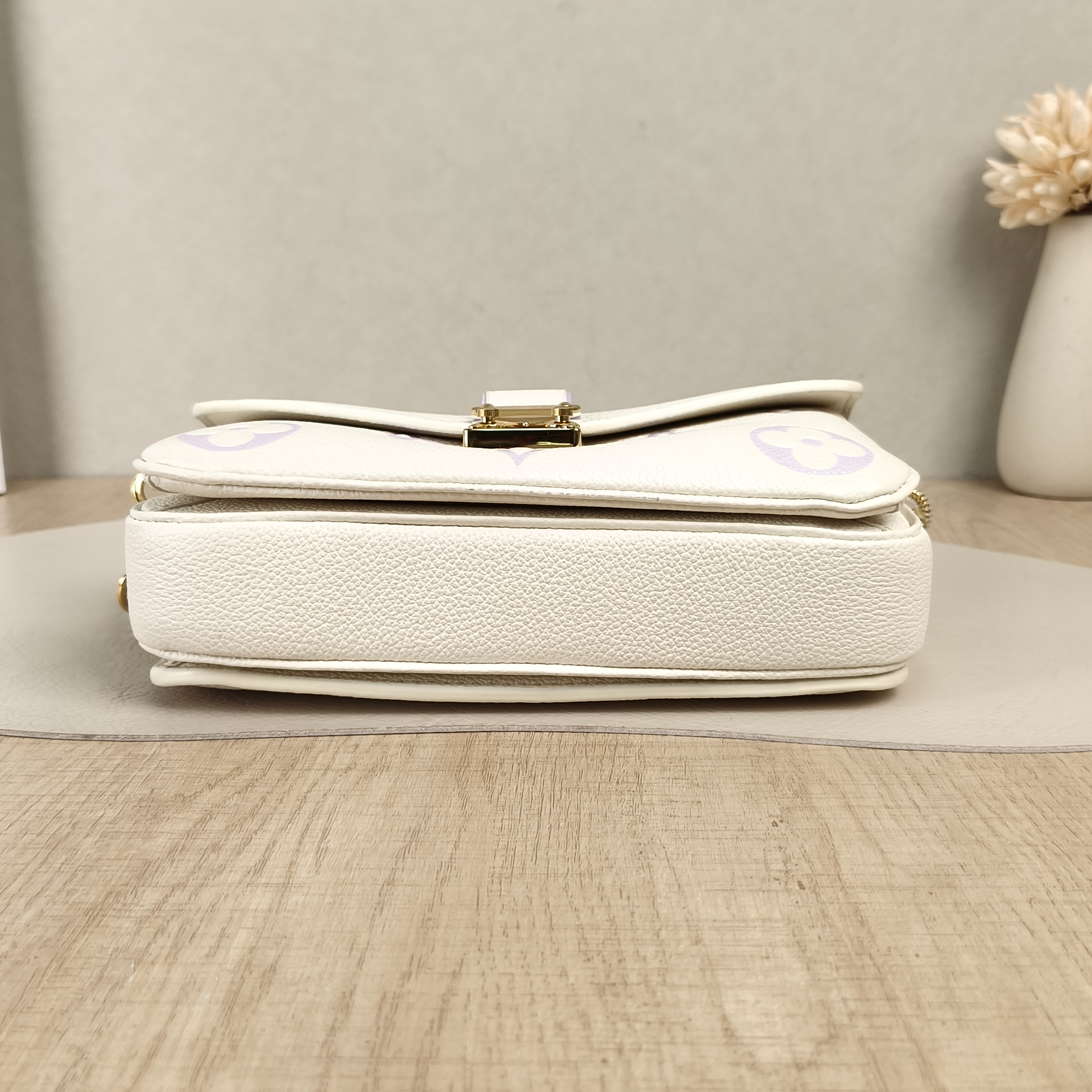 Louis Vuitton Crossbody Bag Pochette Métis East West White · Empreinte Embossed Calfskin Monogram Small21.5 × 6 × 13.5 cm — cover view 5 of 5