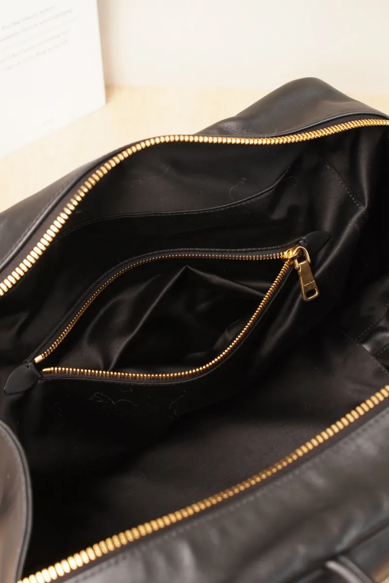 Miumiu Beau Bowling Bag Large Black Calfskin · 34 × 10 × 23 cm — detail view 6 of 16