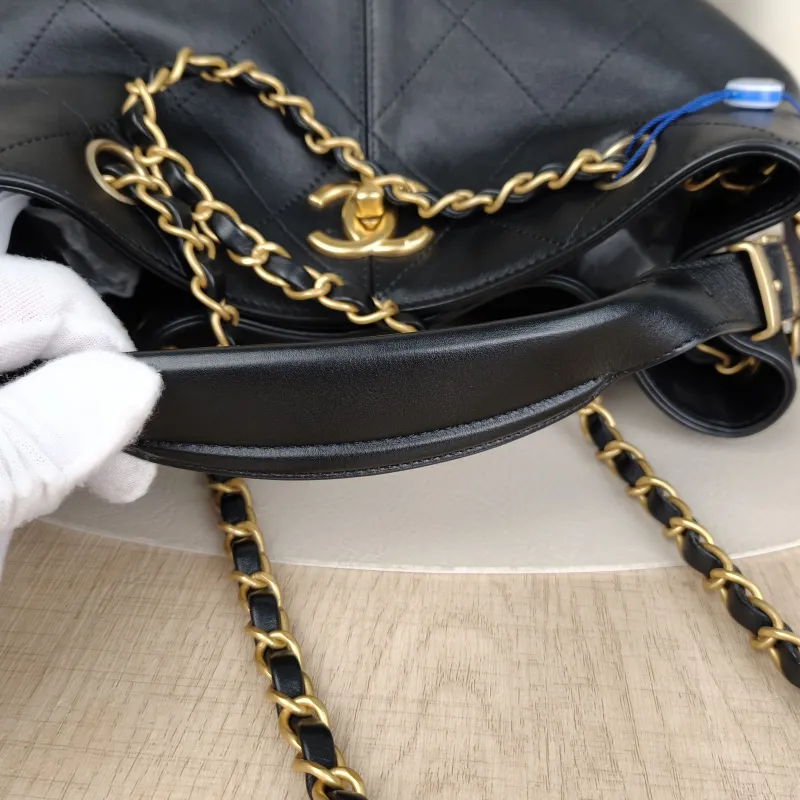 Chanel Shoulder Bag hobo Black Calfskin One Size27 × 11 × 29 cm — detail view 2 of 11