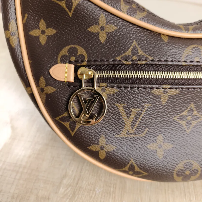 Louis Vuitton Crossbody Bag Loop Monogram PVC Small 23 × 6 × 13 cm — detail view 3 of 10