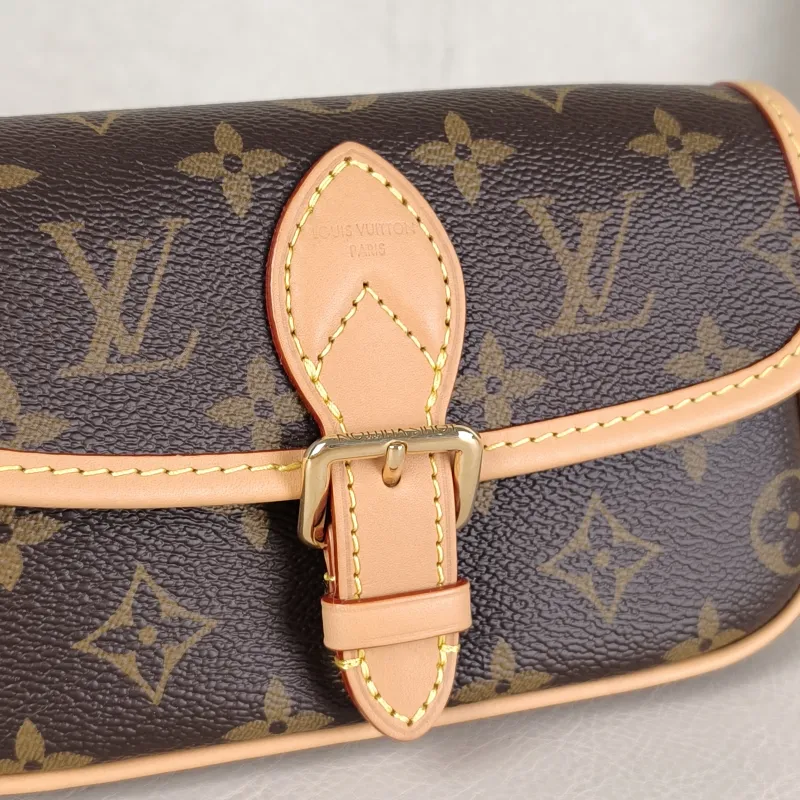 Louis Vuitton Crossbody Bag Diane Baguette Bag Monogram PVC nano 19 × 6 × 10.5 cm — detail view 6 of 12
