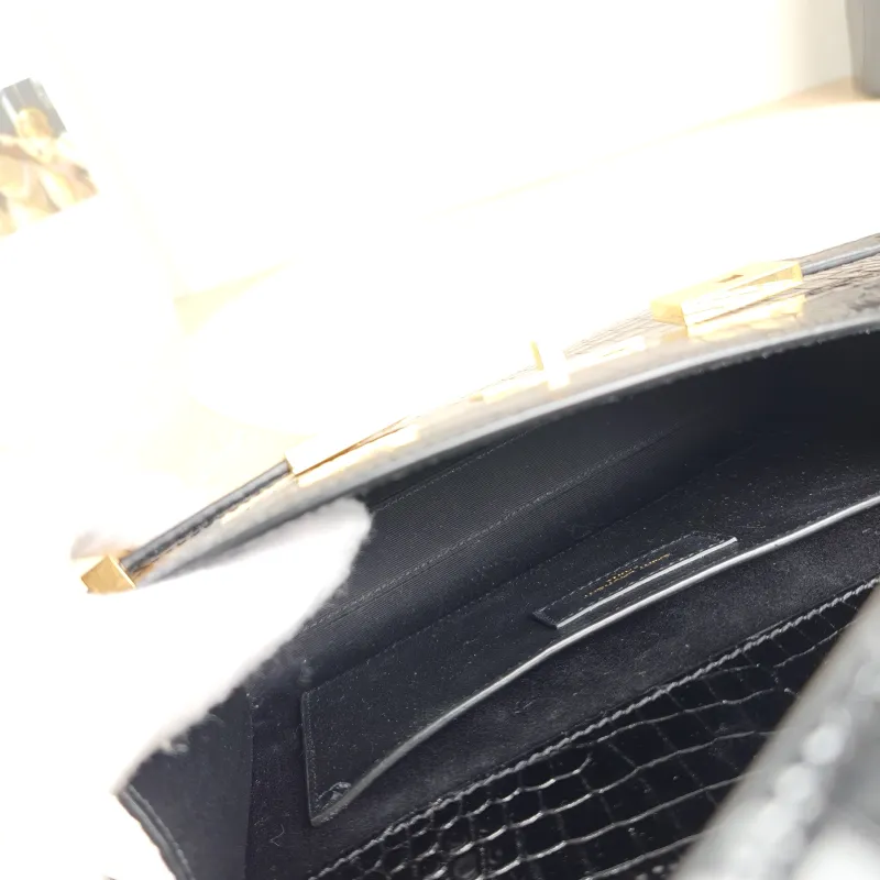 SAINT LAURENT Shoulder Bag MANHATTAN Black Calfskin Small 24 × 17.5 × 6 cm — detail view 5 of 11