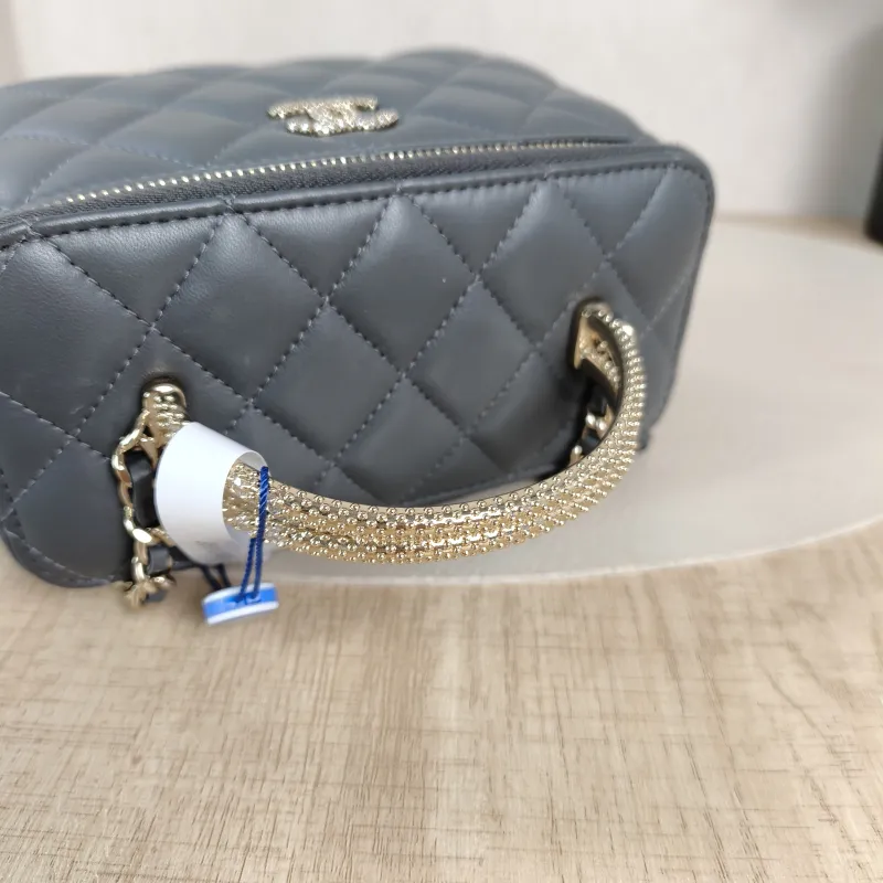 Chanel Crossbody Bag Edition Grey Lambskinmini16 × 8 × 9.5 cm — detail view 3 of 14