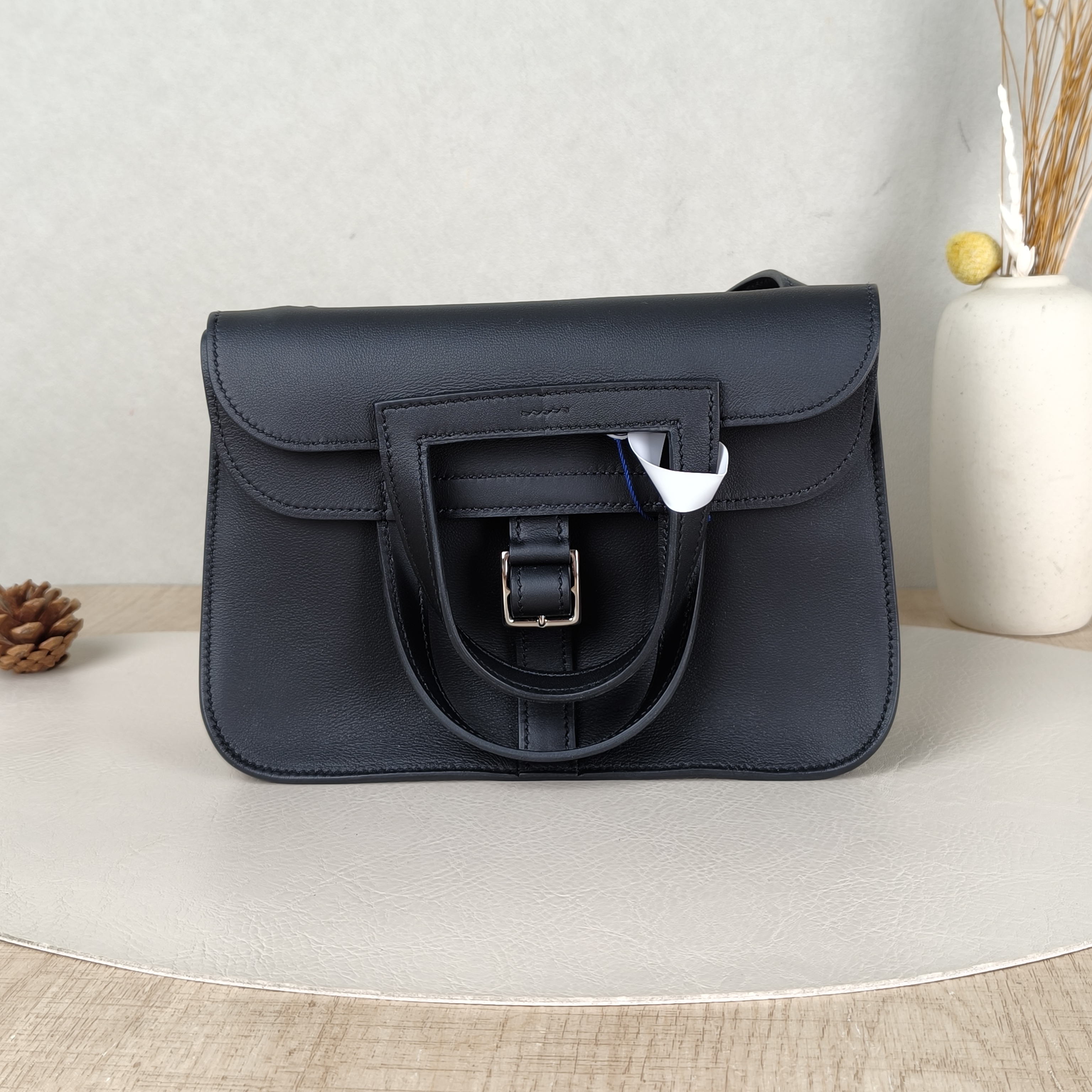 Hermès Crossbody Bag Halzan Black Swift Calfskinmini22 × 6.5 × 15 cm