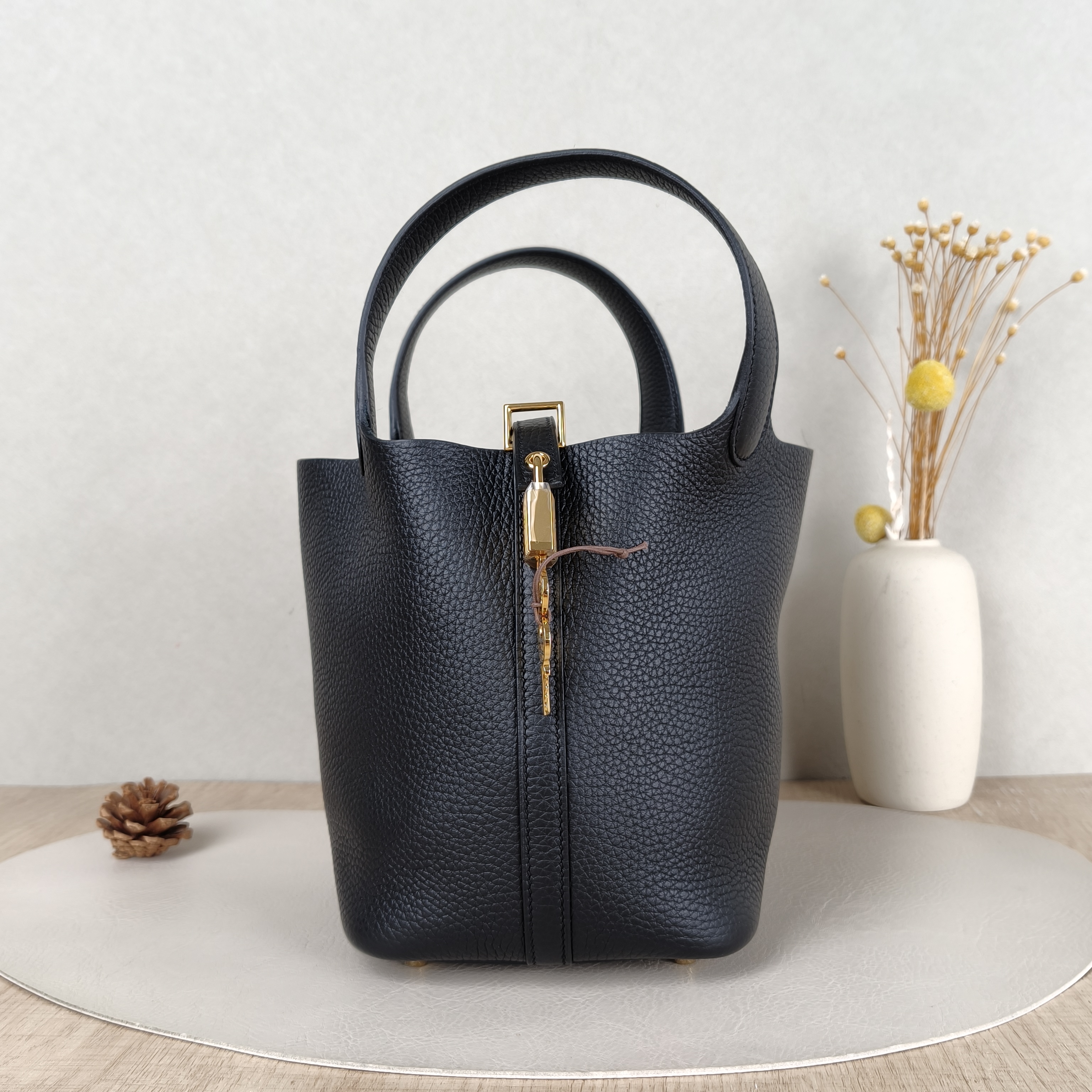 Hermès Top Handle Bag Picotin Lock 18 18Black Taurillon Clemence TC Calfskin Small18 × 13 × 19 cm