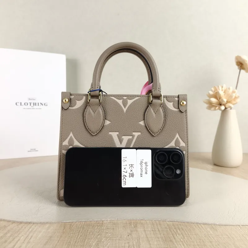 Louis Vuitton Crossbody Bag Onthego BB · White Monogram Empreinte Embossed Calfskin BB 18 × 8.5 × 15 cm — cover view 5 of 5