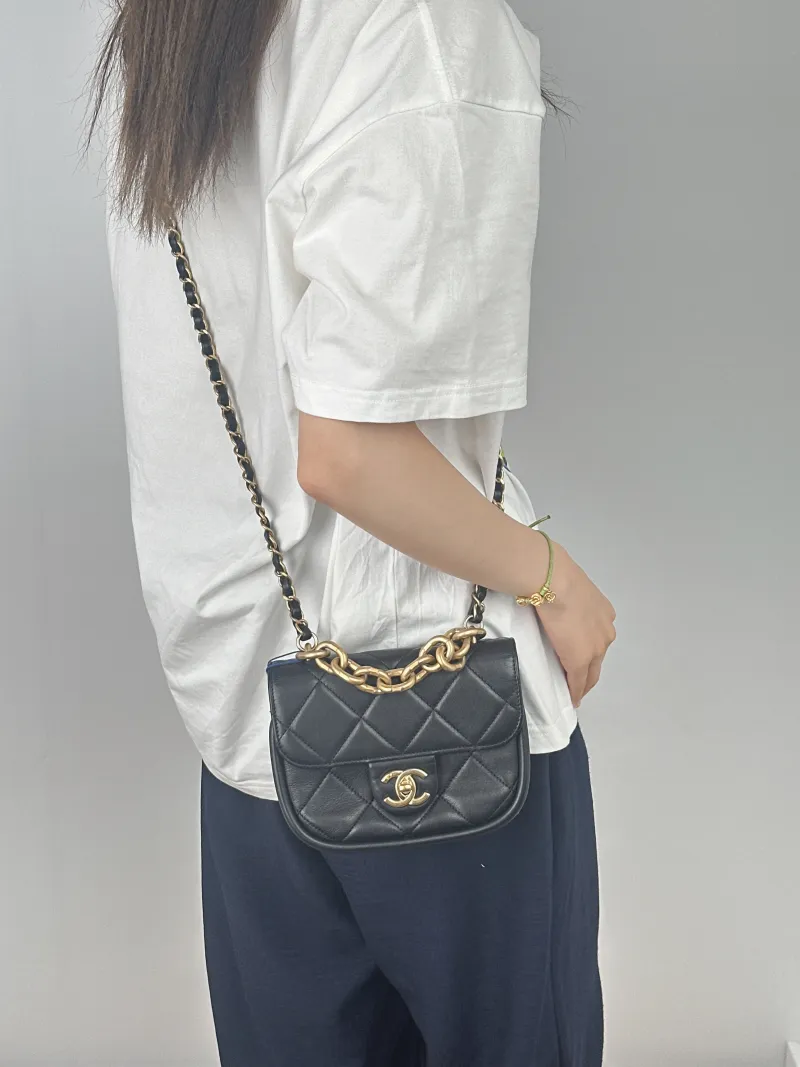 Chanel Crossbody Bag Crossbody Bag Black Calfskin One Size18.5 × 7 × 13 cm — on-model view 2 of 2