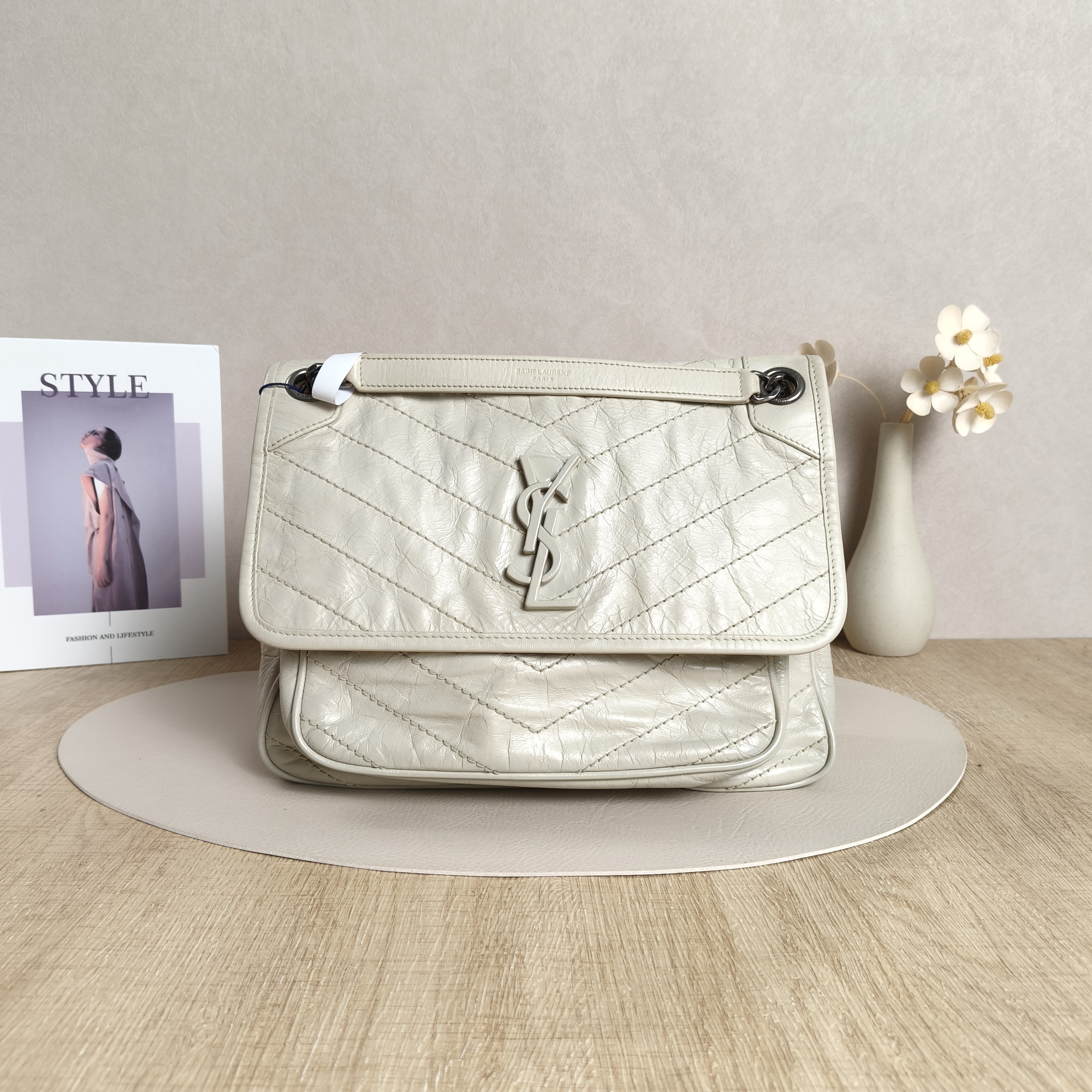 SAINT LAURENT Crossbody Bag Niki D Waxed Leather Calfskin Medium28 × 8.5 × 20 cm
