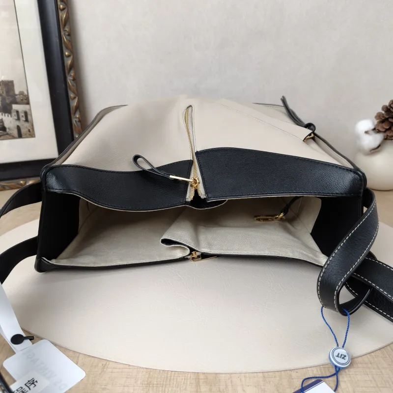 LOEWE Crossbody Bag Hammock Colorblock Calfskin Medium29 × 14 × 32 cm — cover view 8 of 9
