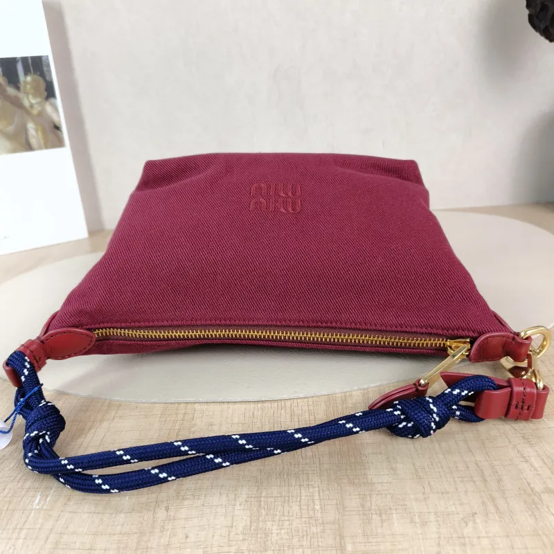 Miumiu Top Handle Bag Spirit Woven Vanity Case Bag Cosmetic Bag Red Canvas One Size 18.5 × 10 × 14 cm — detail view 10 of 11