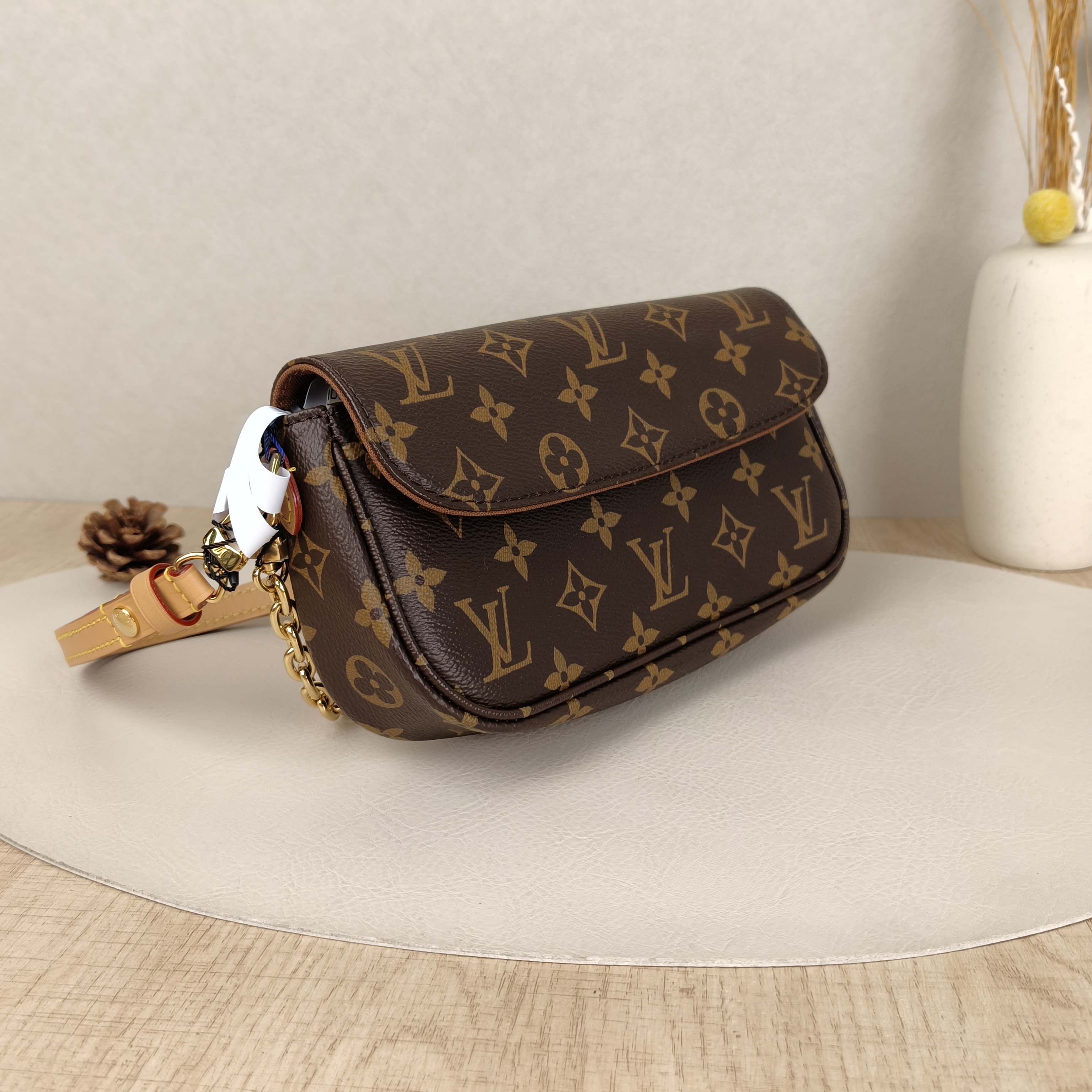 Louis Vuitton Crossbody Bag IVY Monogram PVC Small23.5 × 4.3 × 12 cm — cover view 6 of 10