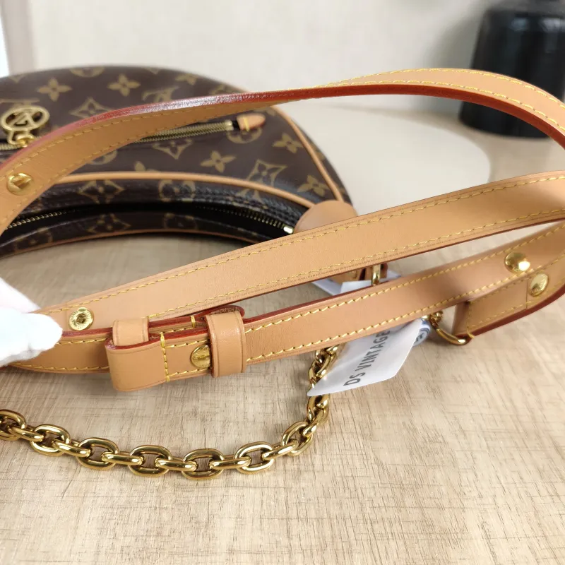 Louis Vuitton Crossbody Bag Loop Monogram PVC Small23 × 6 × 13 cm — detail view 8 of 10