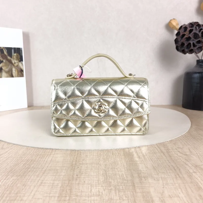 Chanel Crossbody Bag26c Gold Grained Calfskin One Size18.5 × 6 × 11 cm