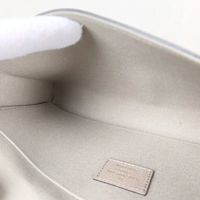 Louis Vuitton Crossbody Bag Pochette Félicie · White Calfskin Small 21 × 3 × 12 cm — detail view 6 of 15