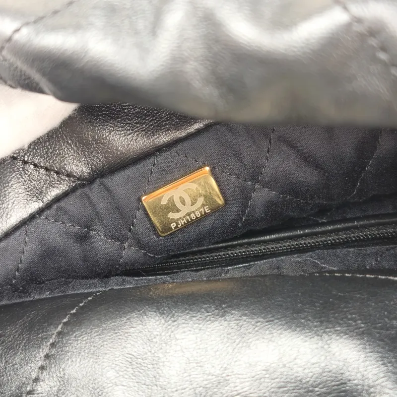 Chanel Shoulder Bag 22Bag Black CC alfskin Small 35 × 7 × 37 cm — detail view 4 of 14