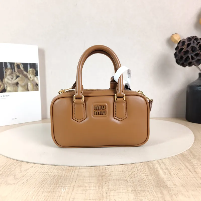 Miumiu Top Handle Bag Arcadie Collection Bowling Bag CC alfskinmini19 × 5 × 10 cm