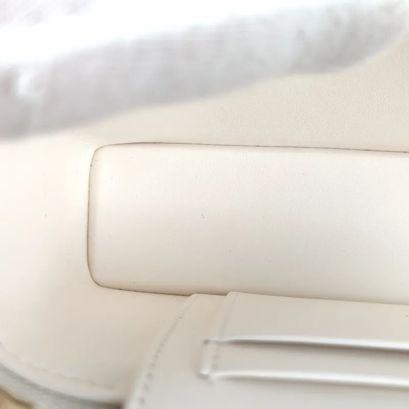 Chanel Crossbody Baglp Box Bag Top Handle Crossbody Bag White Calfskin One Size19.5 × 5 × 17 cm — detail view 7 of 12