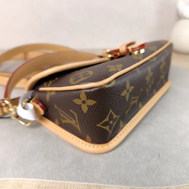 Louis Vuitton Crossbody Bag Diane Baguette Bag Monogram PVC nano 19 × 6 × 10.5 cm — detail view 4 of 11