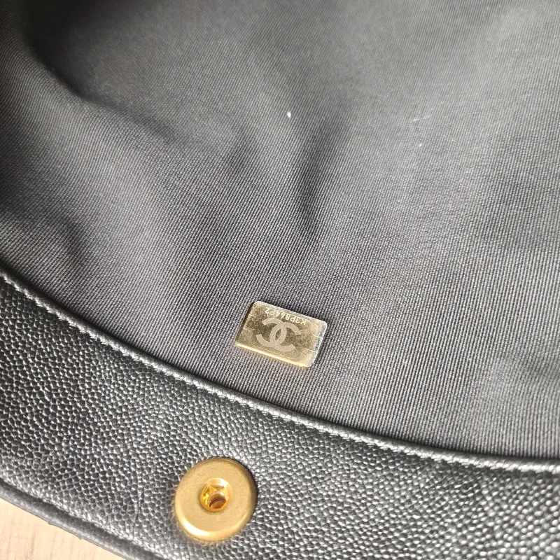 Chanel Shoulder Bag Supple Twins Hobo Black Grained Calfskin Large 30 × 5 × 21.5 cm — detail view 2 of 15